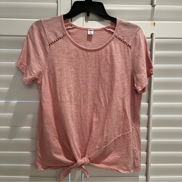 Old Navy Tops - Old Navy Pink Top with tie bottom Size Medium